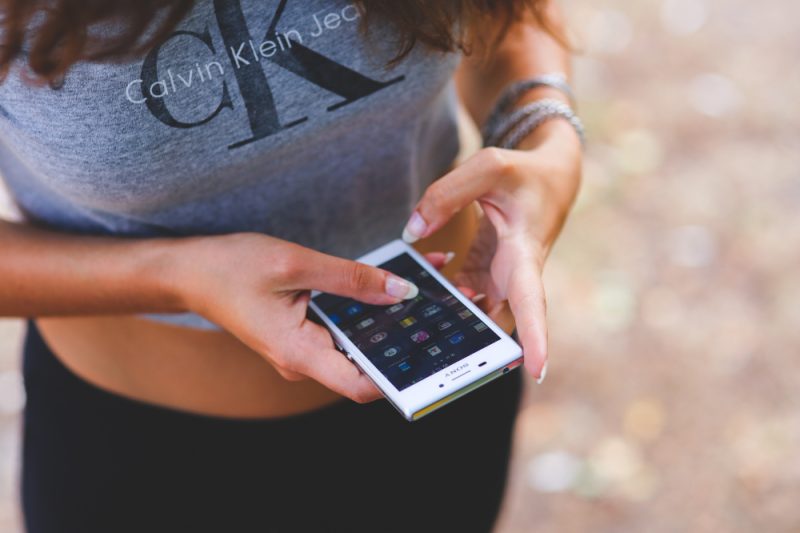 Cum să îți optimizezi setările telefonului pentru economisirea bateriei