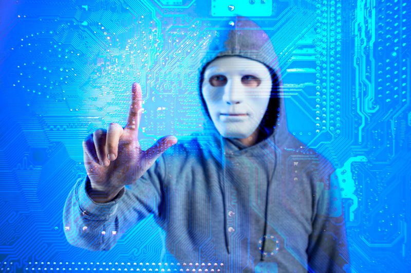 Algoritmi de inteligență artificială pentru detectarea fraudelor online