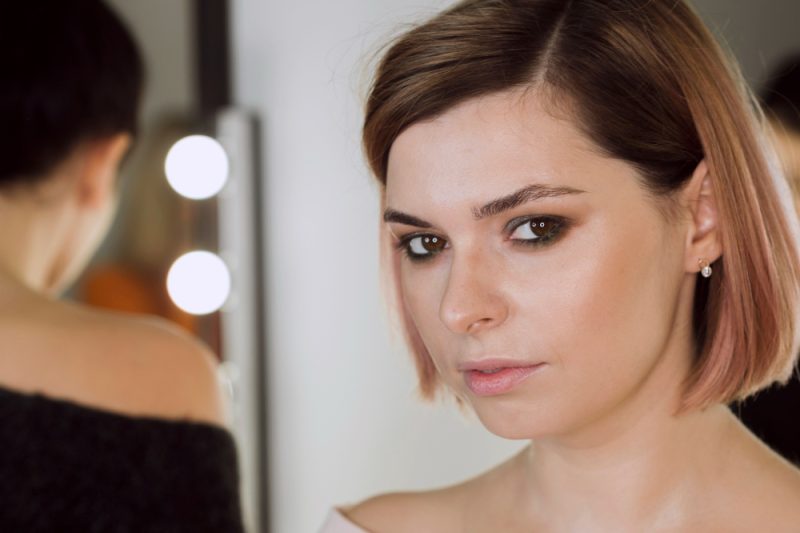 De ce ne atrag look-urile „perfect imperfecte”