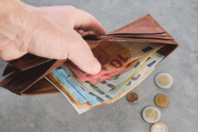 Ce întrebări îți salvează mii de euro în decizii greșite