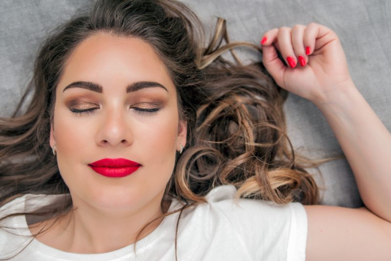 Trucuri pentru volum natural: cum să îți stylezi părul ca la salon