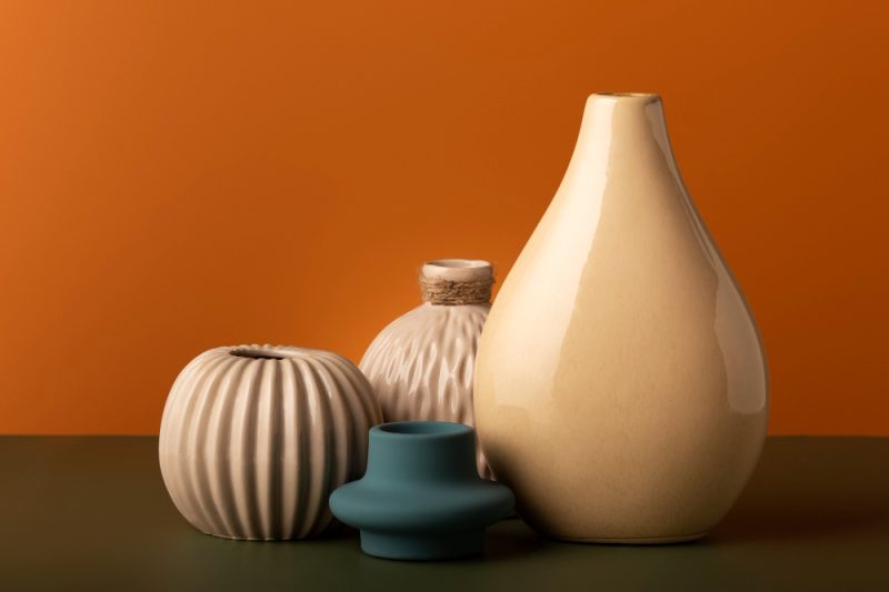 Decor cu accente de lut, teracotă și ceramică mată