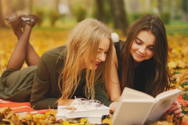 Vacanțe pentru iubitorii de cărți: biblioteci, librării și festivaluri literare